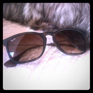 Light weight Ray-Ban Sunglasses